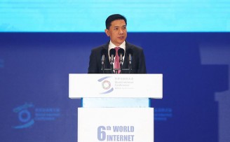 李彦宏:人工智能不会毁灭人类,会让人们获得“永生